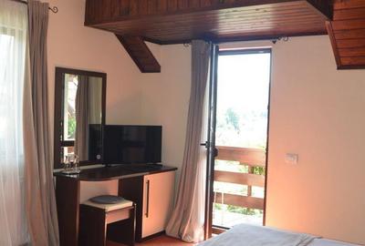 Casă cu 10 camere cu Teren 580 Mp în Central - 2