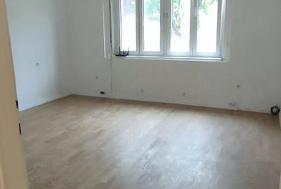 Apartament cu 2 camere semidecomandat în Lipovei