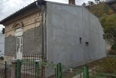 Casă cu 6 camere cu Teren 800 Mp în Central - 2