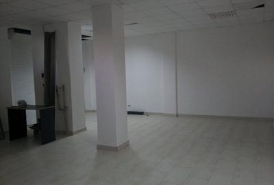 Spațiu comercial, de 200 mp, în Central - 11
