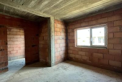 Duplex cu 5 camere cu Canalizare în Moșnița Nouă - 10