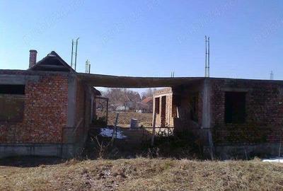 Casă cu 5 camere cu Teren 1700 Mp în Ciacova - 2