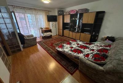 Garsonieră decomandată, mobilată în Florești