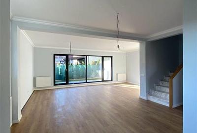 Duplex cu 5 camere cu Teren 325 Mp în Odăi