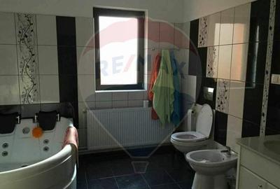 Vila de inchiriat in SANPETRU - zona linistita, curte mare - 8