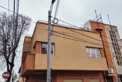 Casă cu 4 camere în Griviței