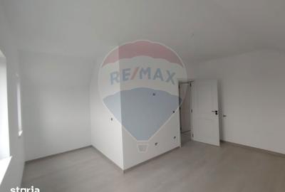 Casă cu 4 camere cu Teren 460 Mp în Golești