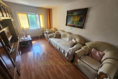 Apartament cu 3 camere. Decomandat. Lipovei. Bloc izolat. - 2