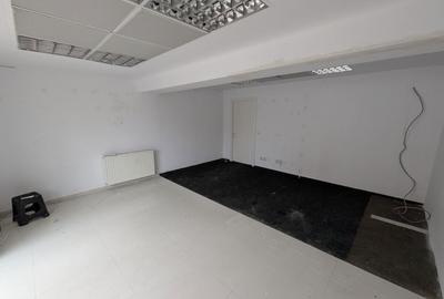 Spațiu comercial, de 43 mp, în Fieni - 2
