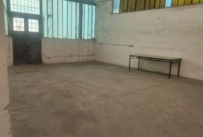 Spațiu comercial, de 500 mp, în Central - 4