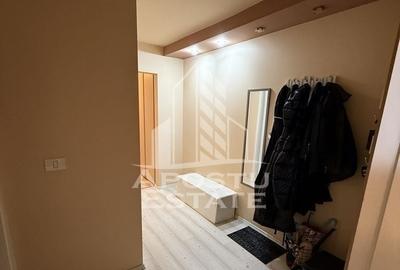 Apartament cu 3 camere, 2 bai,  decomandat,  etajul 2, zona Soarelui - 7
