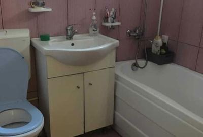 Apartament cu 3 camere semidecomandat în Baza 3 - 3