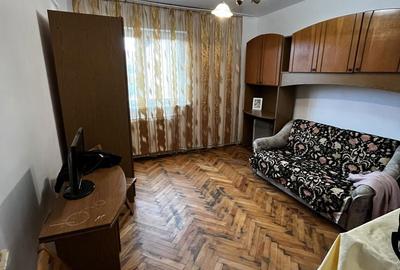 Apartament cu 2 camere decomandat în Petros