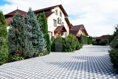 Spațiu comercial, de 6,000 mp, în Central - 4