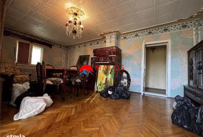 Casă cu 4 camere decomandat în Uzina