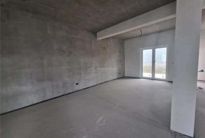 Casă cu 5 camere cu Teren 178 Mp în 1 Mai - 2