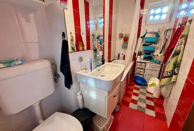 Apartament cu 3 camere decomandat în 7 Noiembrie - 2