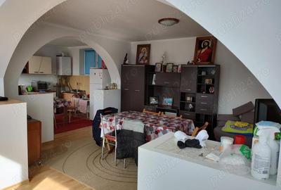 Casă cu 3 camere cu Teren 3500 Mp în Central - 9