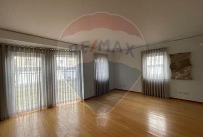 Casa / Vila cu 5 camere de inchiriat in Selimbar - 2