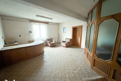 Spațiu comercial, de 2,272 mp, în Central - 4