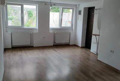 Casa 4camere, 2bai, 2bucatarii si curte proprie in zona Lipovei Aradului