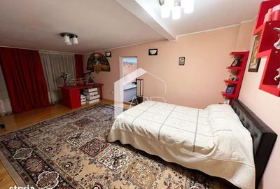 Casă cu 4 camere în Central