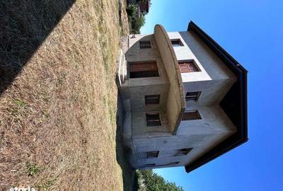 Casă cu Teren 1800 Mp în Central - 1