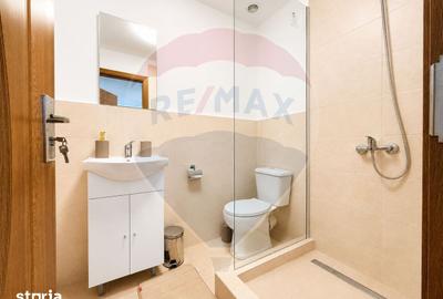 Casă cu 9 camere cu Teren 472 Mp în CFR - 11