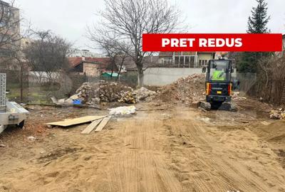 Teren de 350 mp, în Tractorul