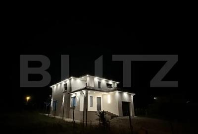 Casă cu 4 camere cu Teren 680 Mp în Central