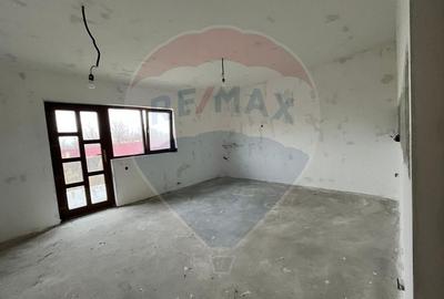 Casa / Vila cu 5 camere de vanzare - 12