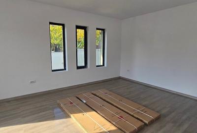 Casă Individuală Cuplată, 4 camere , Stradă asfaltată , Toate utilitățile - 6