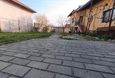 Casă individuală cu 3 camere cu Canalizare în Central