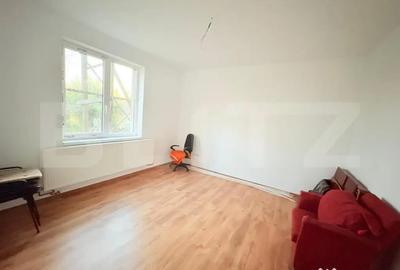 Casă cu 9 camere cu Teren 16351 Mp în Sud