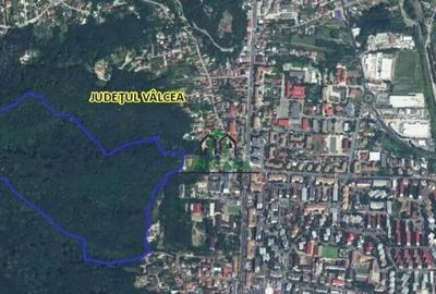 Teren de 274384 mp, în Central - 4