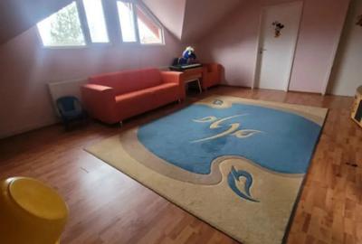 Casă cu 5 camere cu Teren 1100 Mp în Central