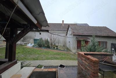 Casă cu 2 camere cu Teren 10000 Mp în Central - 2