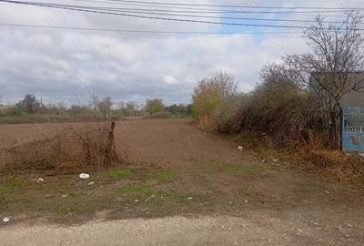 Teren de 900 mp, în Corbu