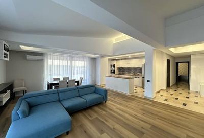 Apartament cu 4 camere decomandat în Băneasa