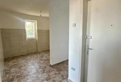 Apartament cu 3 camere semidecomandat în Central - 1