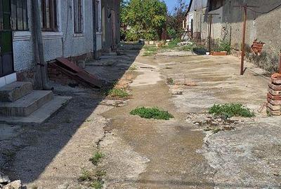 Casă cu 4 camere decomandat cu Teren 715 Mp în Central - 2