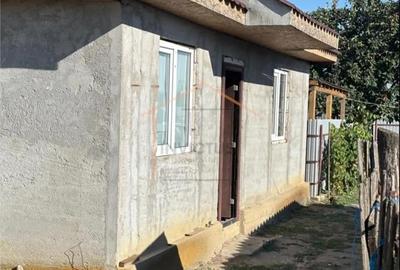 Casă cu 3 camere cu Teren 1723 Mp în Bogza