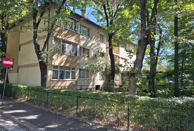 Apartament cu 3 camere semidecomandat în Pajura - 1