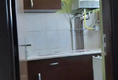 PROPIETAR VIND GARSONERA CU BALCON GAZ ET 4 STR POLONA PRET 34 NEGO LA FATA LOCULUI