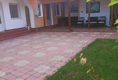 Casă cu 4 camere cu Teren 300 Mp în Central - 2