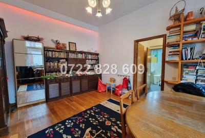 Casă cu 5 camere cu Teren 100 Mp în Central