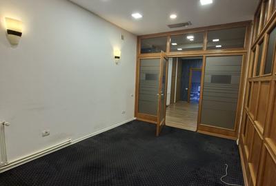 Spațiu comercial, de 133 mp, în Central - 4