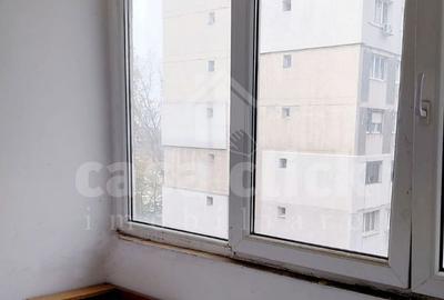 Apartament cu 3 camere decomandat în Micro 20 - 2