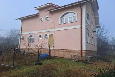 Casă cu 4 camere în Central - 4