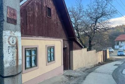 Casă cu Teren 700 Mp în Tilișca - 1